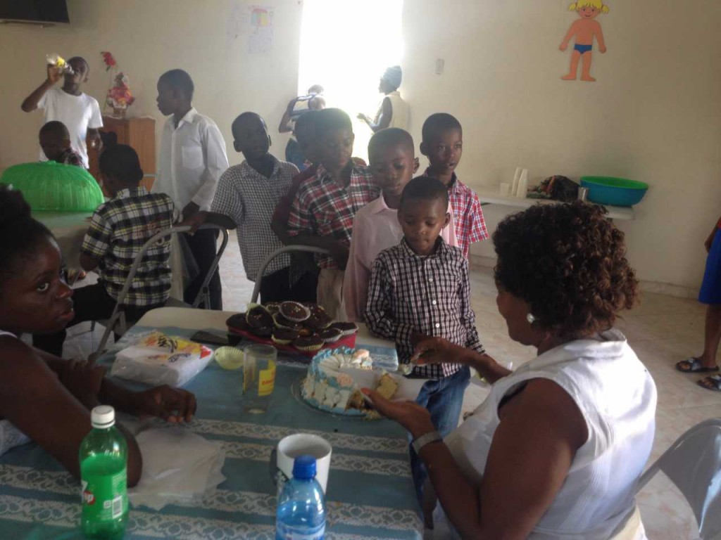 ce jour a coïncidé avec la journée mondiale des enfants ,jour de fête célébré abvec un beau gouter